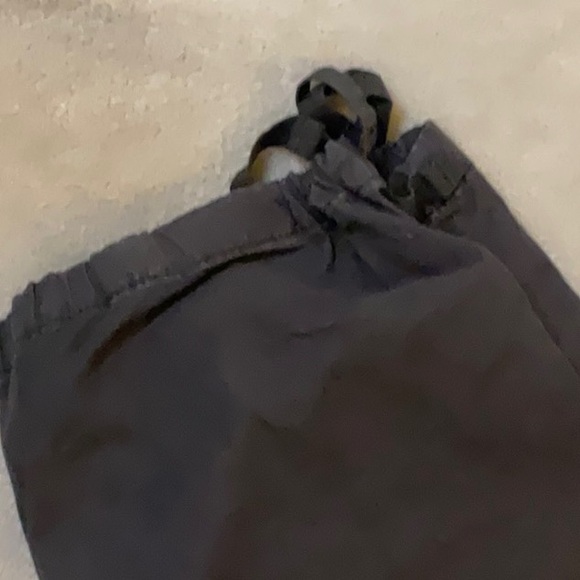 American Eagle Cargo Utility Pants w/ Draw string cuff. Size 18, new never worn! - Picture 3 of 7